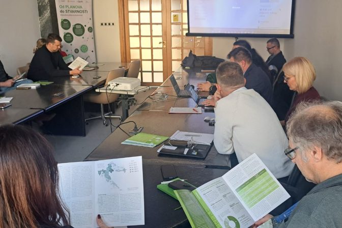 892c4b4a-61b7-4b60-a52d-164a623720cf