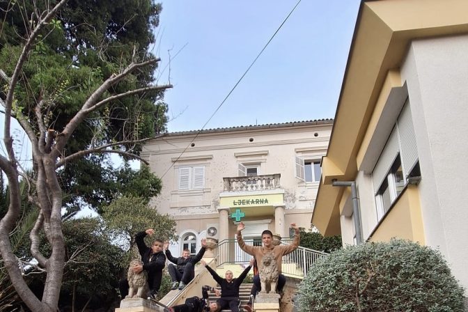 03cf1ab5-60c9-4234-b43e-fcc35951bfbd