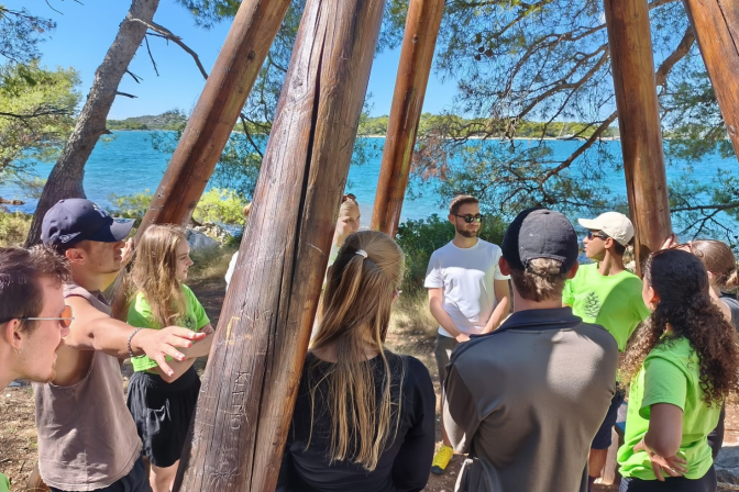 ISLAND EXTRAVAGANZA 2026: 11 volontera, mjesec dana zajedništva i uspomena 
